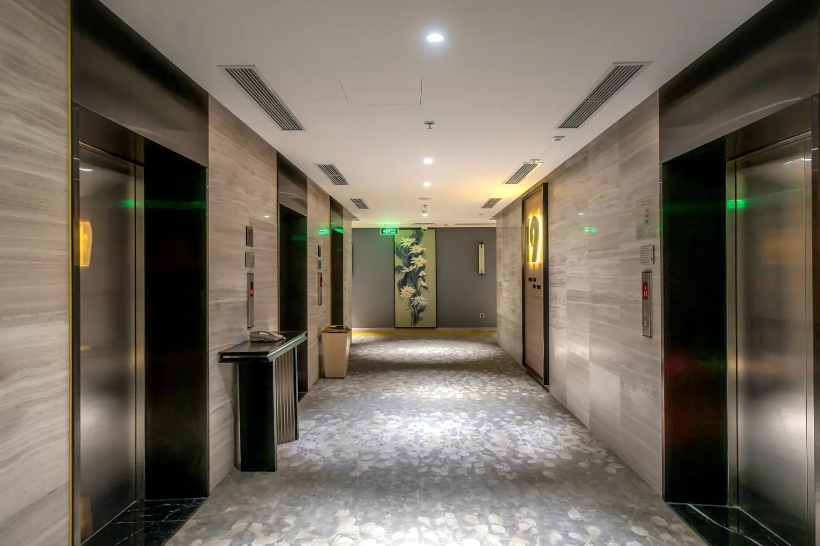 Notranji hodnik hotela Nivalia Hotelsuites